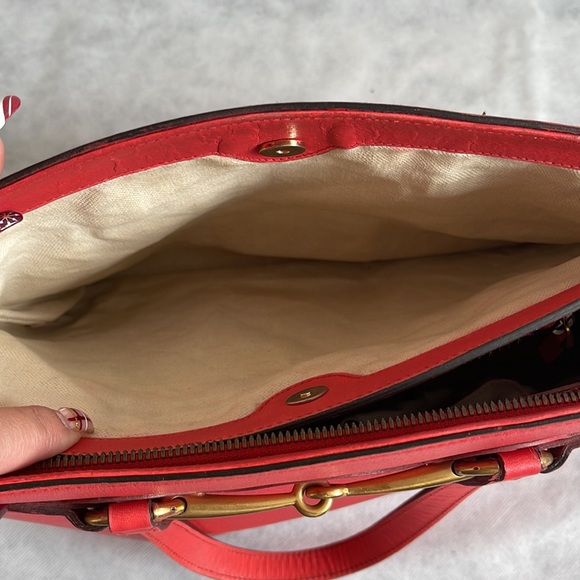GUCCI Medium Coral Bright Bit Top Handle Tote - Picture 8 of 16